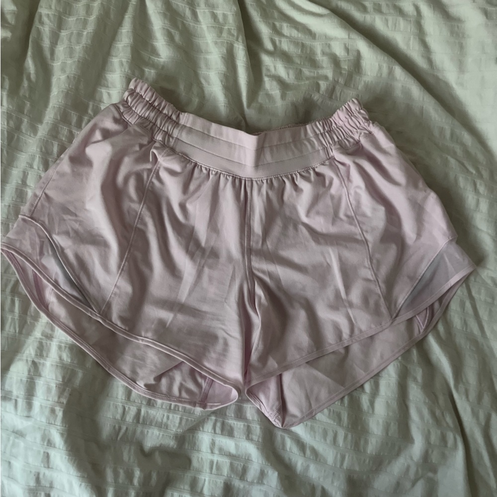 Lululemon hotty hot low rise 4” seam meadowsweet pink